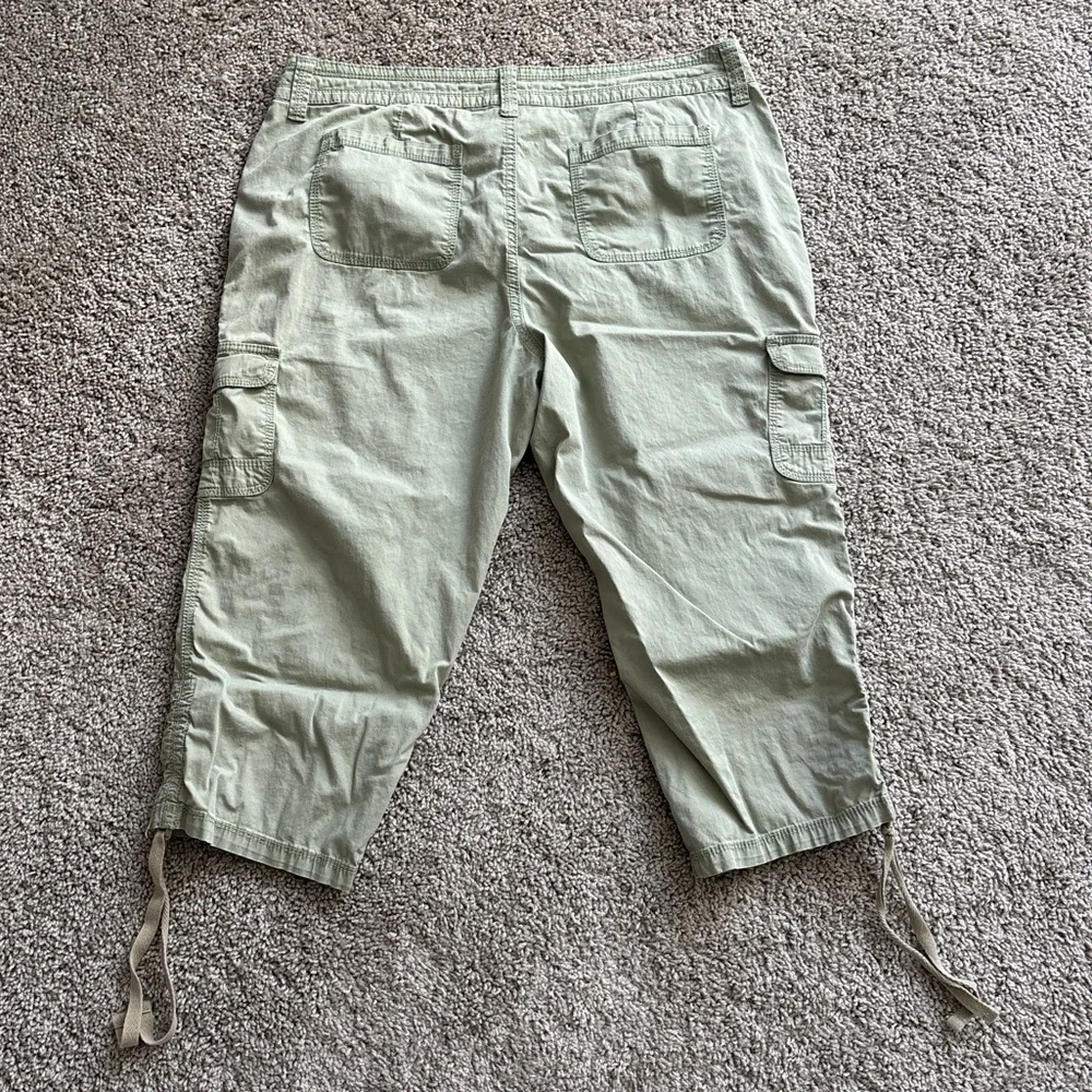 Faded Glory Size 12 Olive Green Cargo Capris - Picture 4 of 6